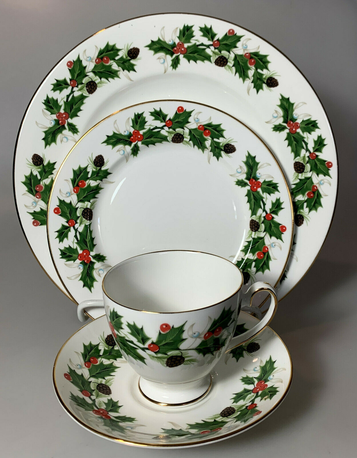 Royal Grafton Noel 4-piece Place Setting- Smooth Edge-holly Backstamp-excellent