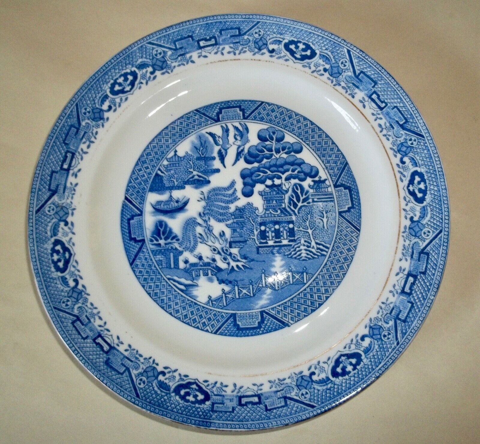 Six Royal Grafton Blue Willow Luncheon Plates 9"
